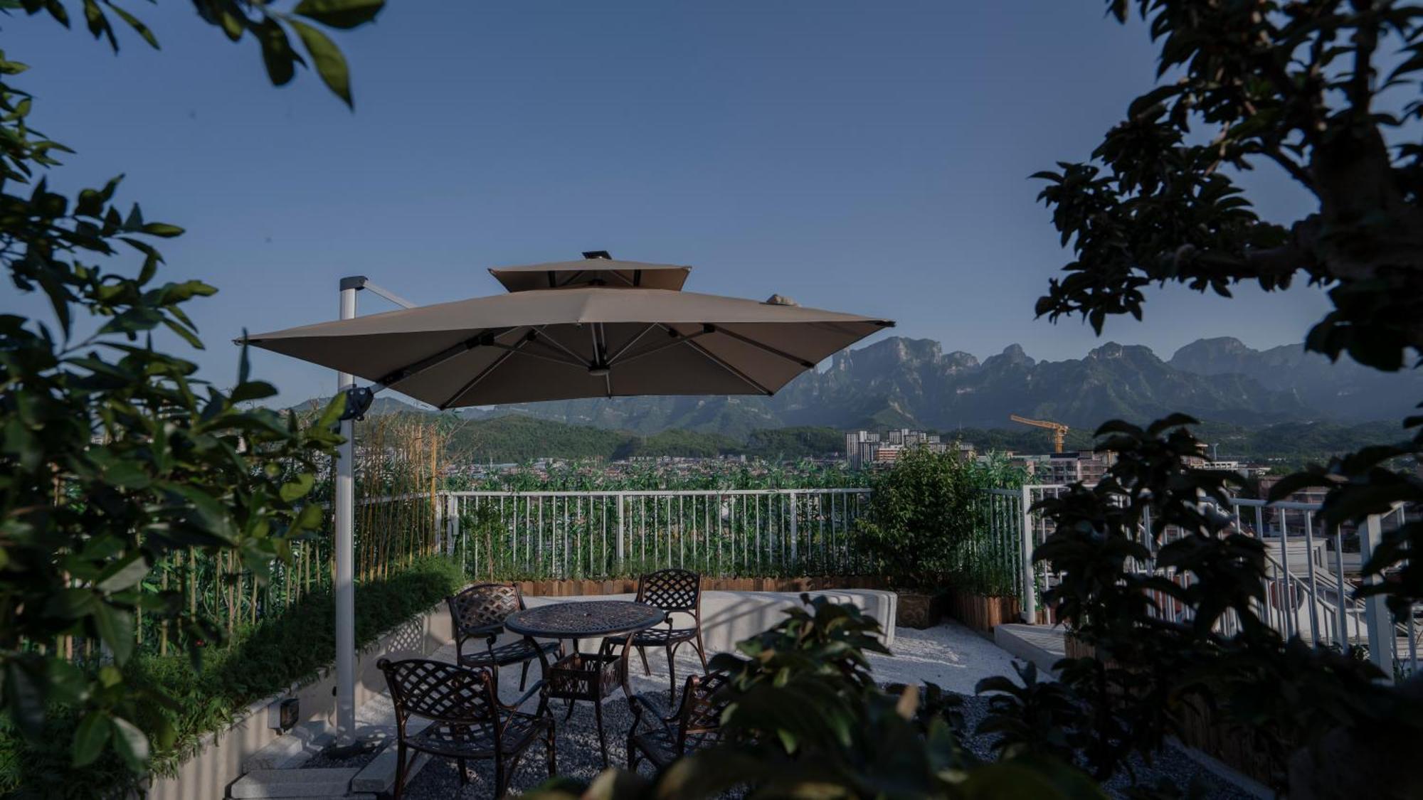 Patio Spring Holiday Inn -- Free Round Trip Pick-Up Service --Panoramic View Of Tianmen Mount 장가계 외부 사진