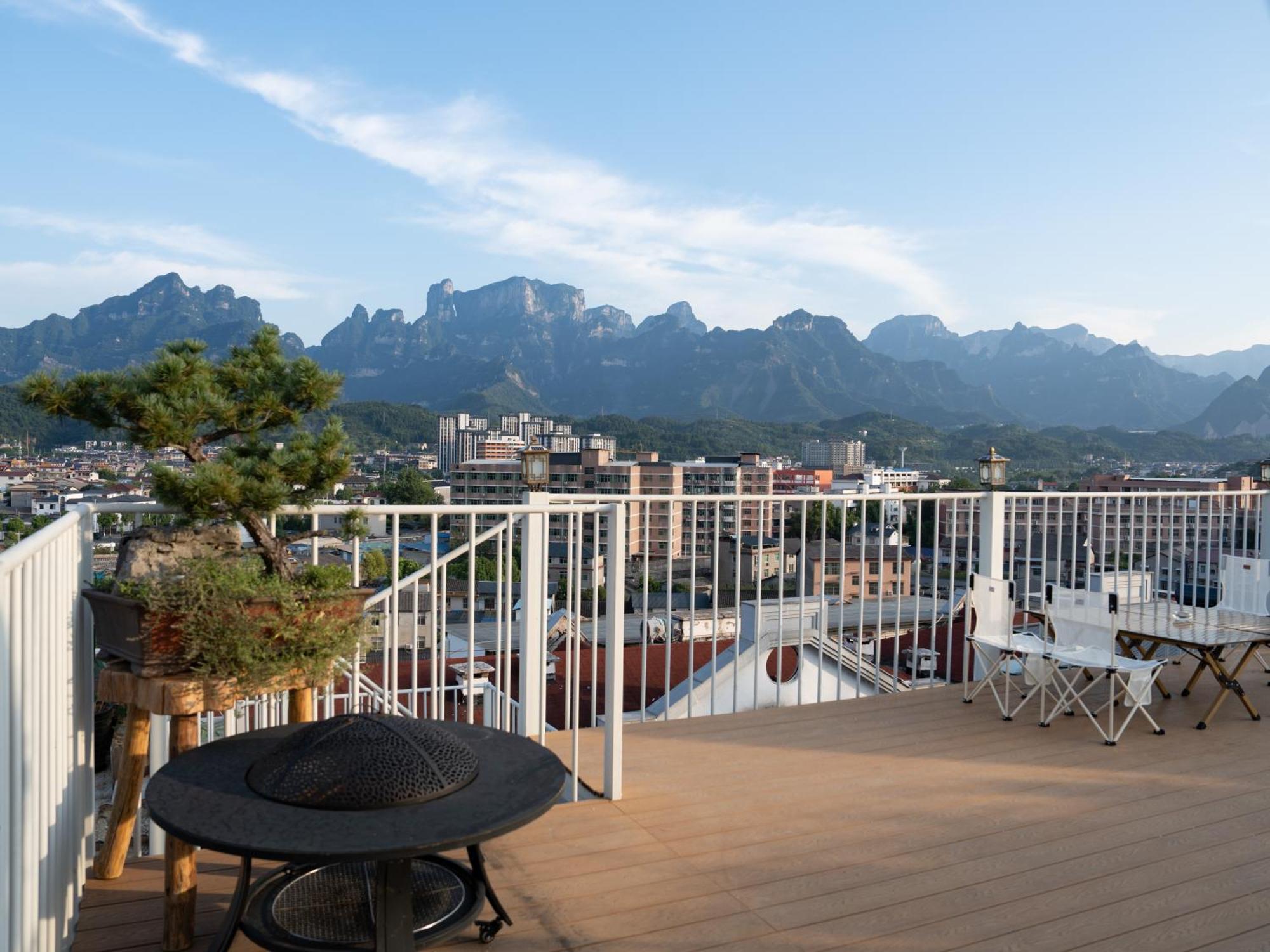 Patio Spring Holiday Inn -- Free Round Trip Pick-Up Service --Panoramic View Of Tianmen Mount 장가계 외부 사진